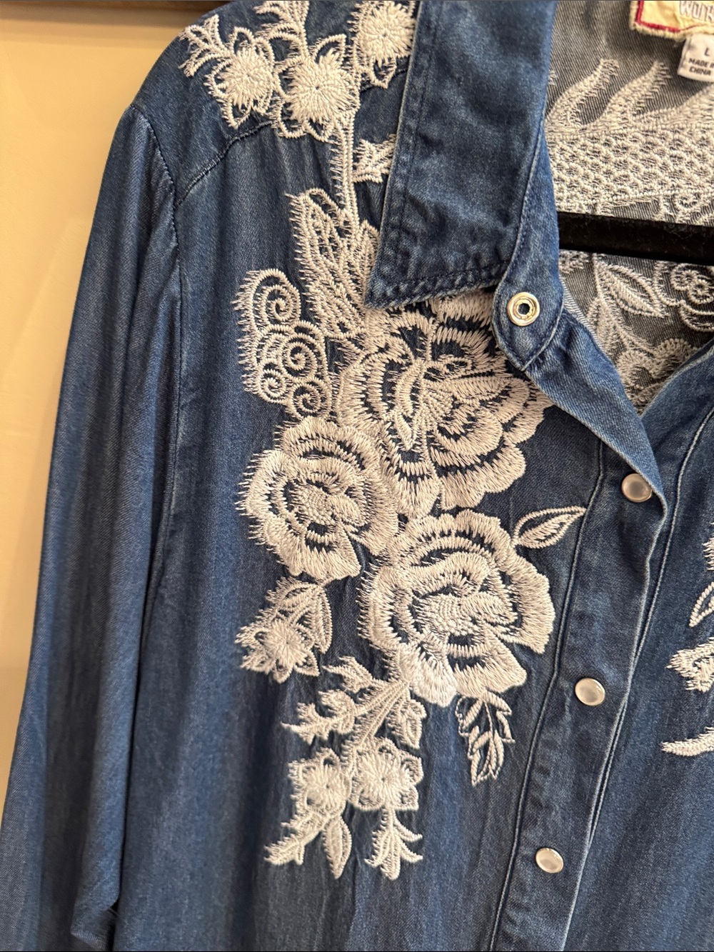 Johnny Was Denim Shirt with White Embroidery - Dragon on the Back Size Large - Picture 4 of 6